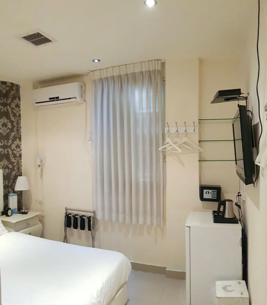 Central Hotel Double or Twin Room 16