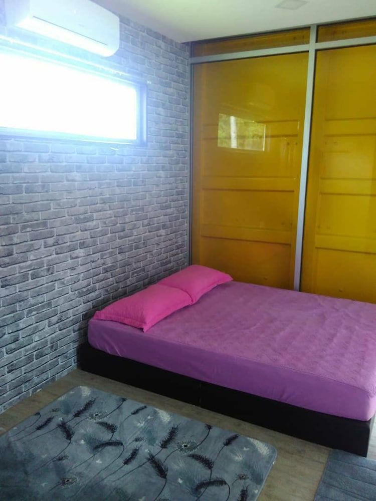 Superior Cabin, Hill View
