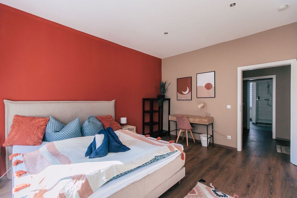 Luga Homes - Mitte *Midtown* 2-Room Apartment with Kitchen 3