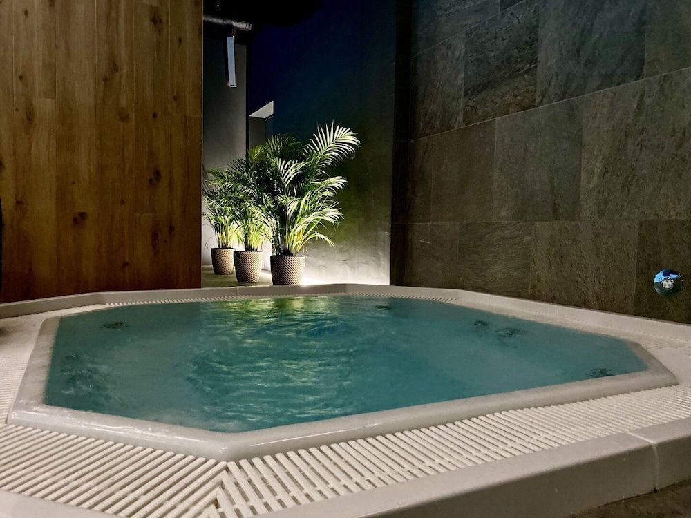 Easy Rent Apartments - GOLD 36 Design Studio Suite 12