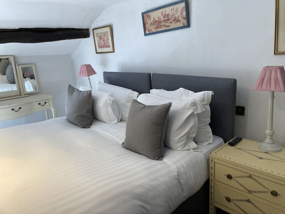 The Snooty Fox Comfort Double Room 8