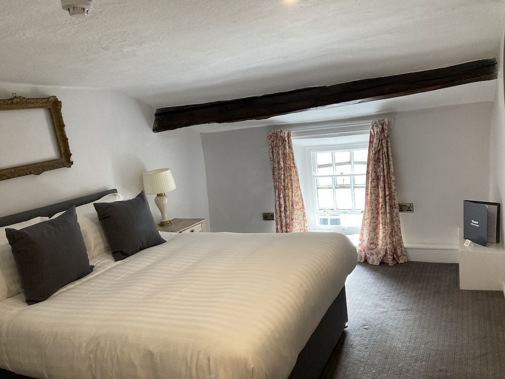 The Snooty Fox Comfort Double Room 2