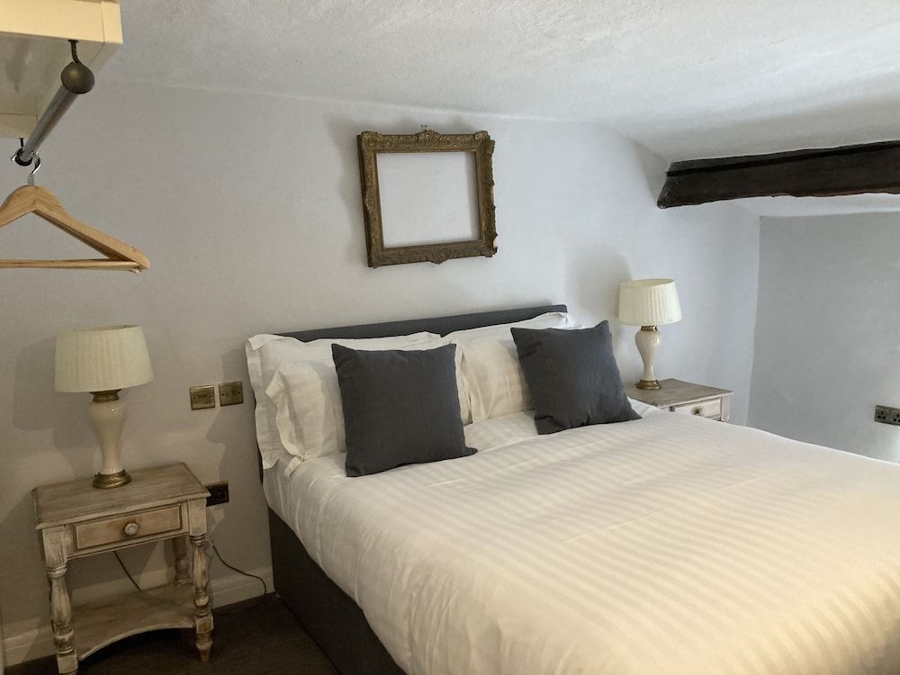 The Snooty Fox Comfort Double Room 7