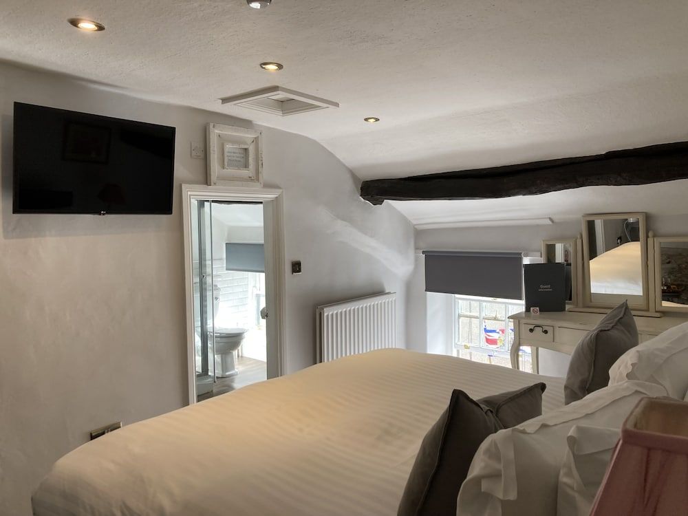 The Snooty Fox Comfort Double Room 4