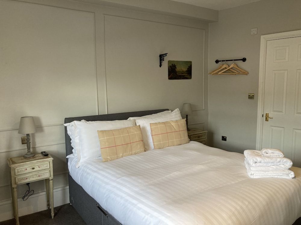 The Snooty Fox Double Room 6