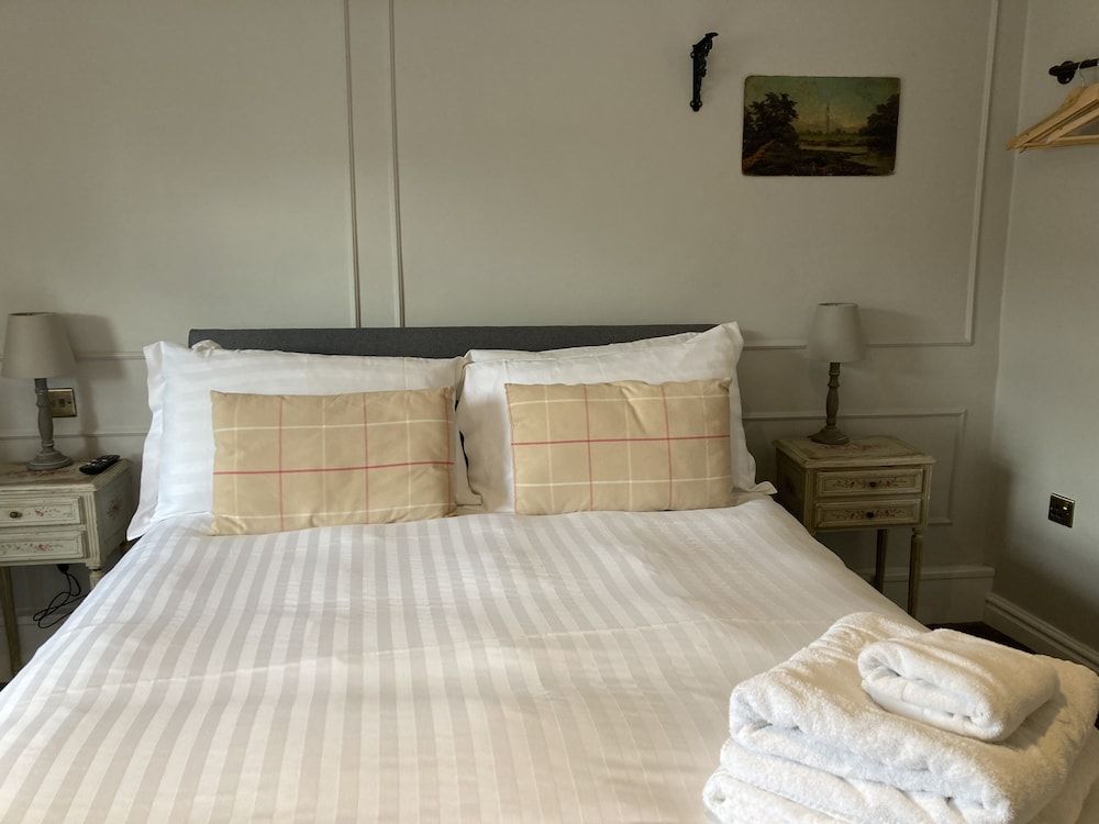 The Snooty Fox Double Room 7