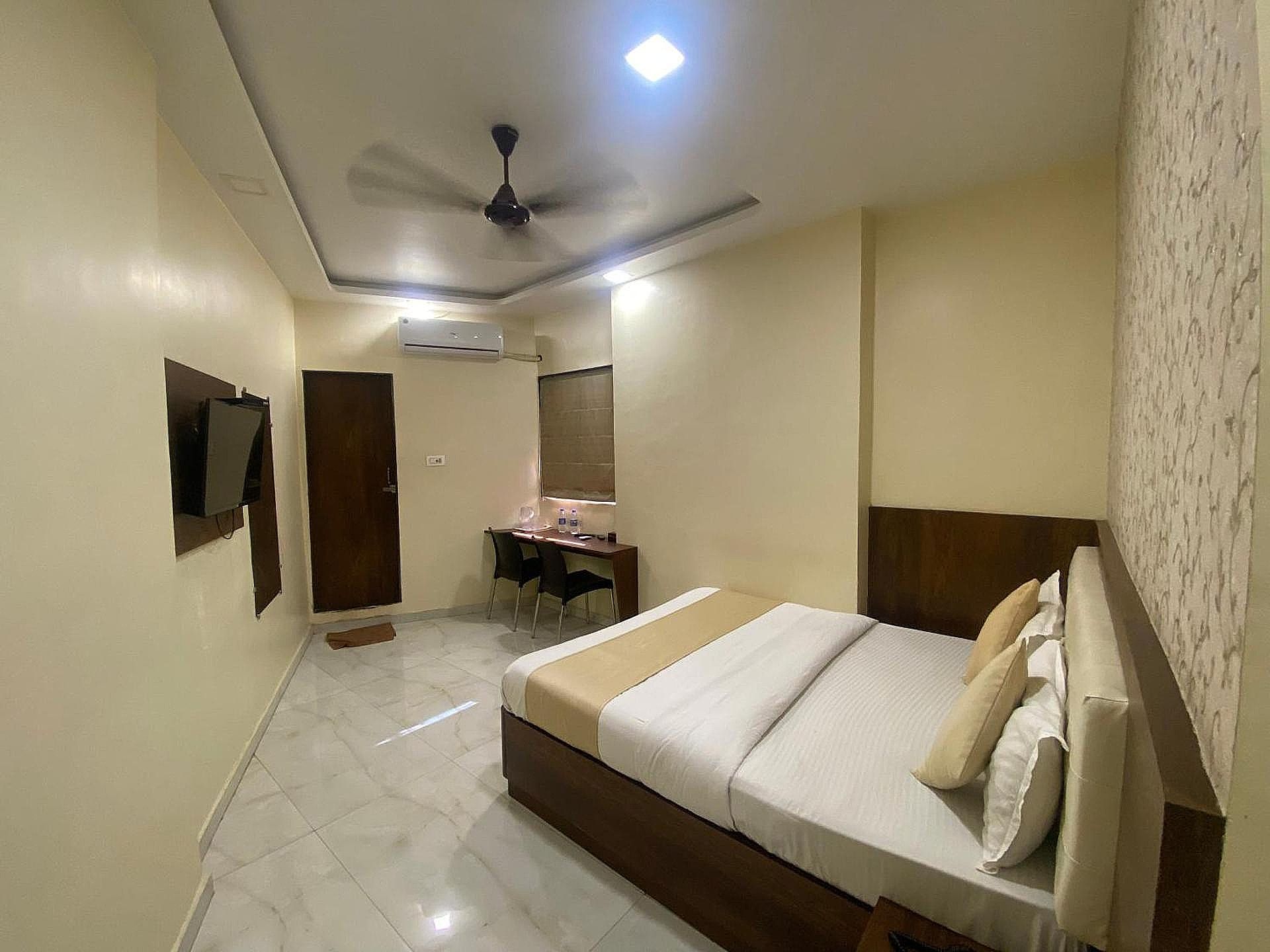 Hotel Ashyana-Grant Road Mumbai Deluxe Double Room 5