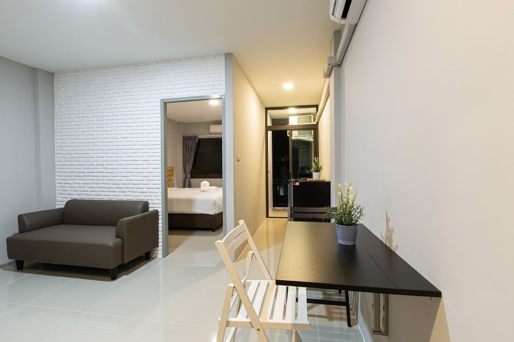 Fine Bed Hotel Deluxe Double Room