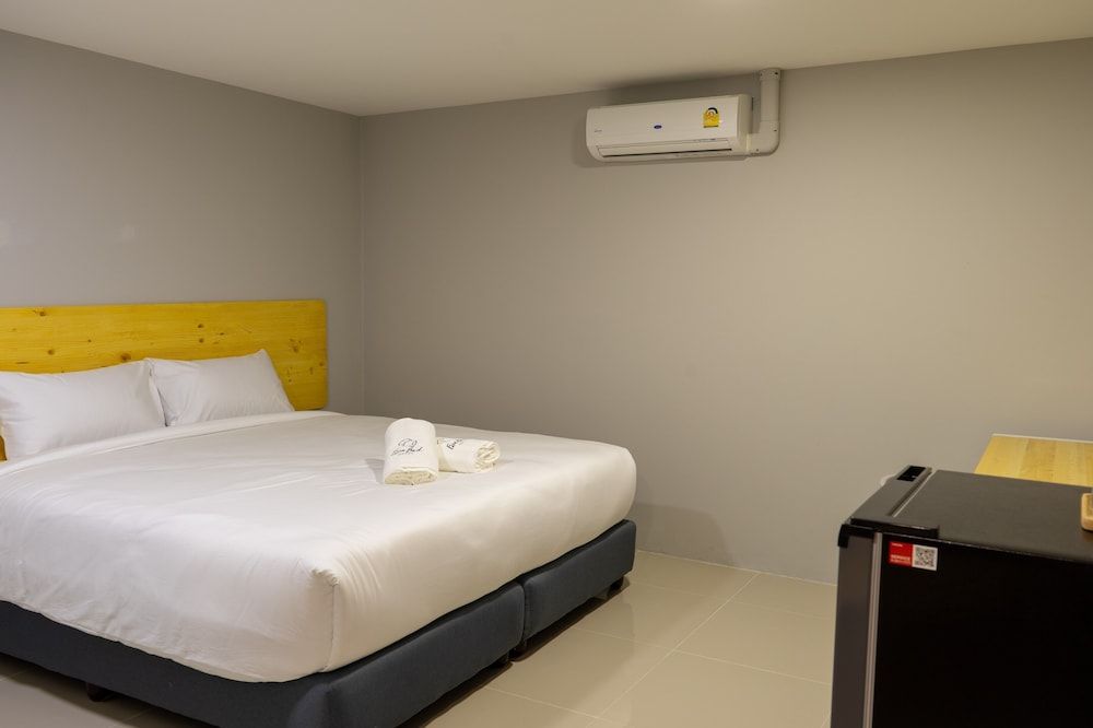 Fine Bed Hotel Standard Double Room