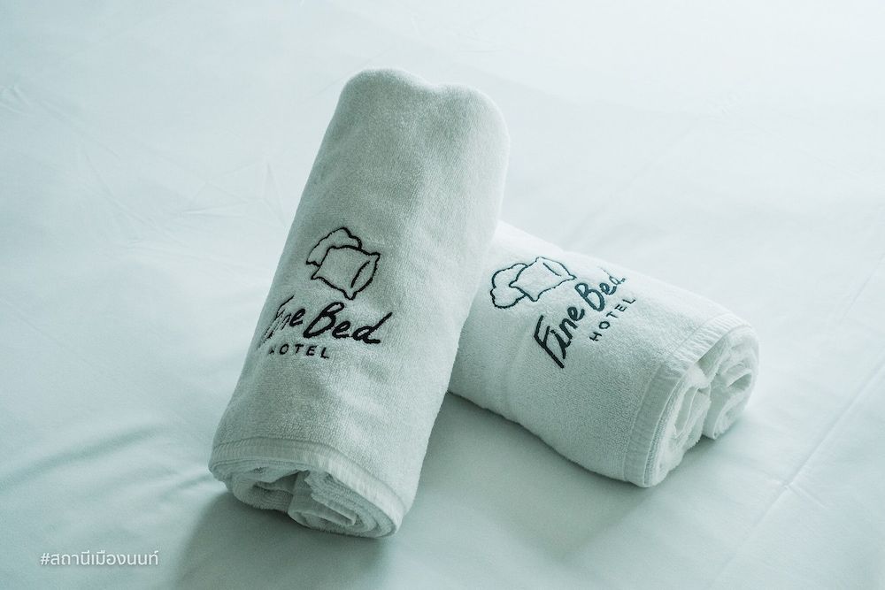 Fine Bed Hotel Deluxe Double Room 5