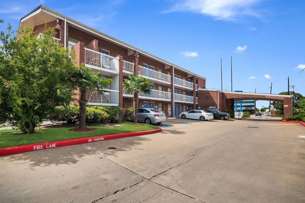 undefined Motel 6 Houston, TX - Brookhollow 4