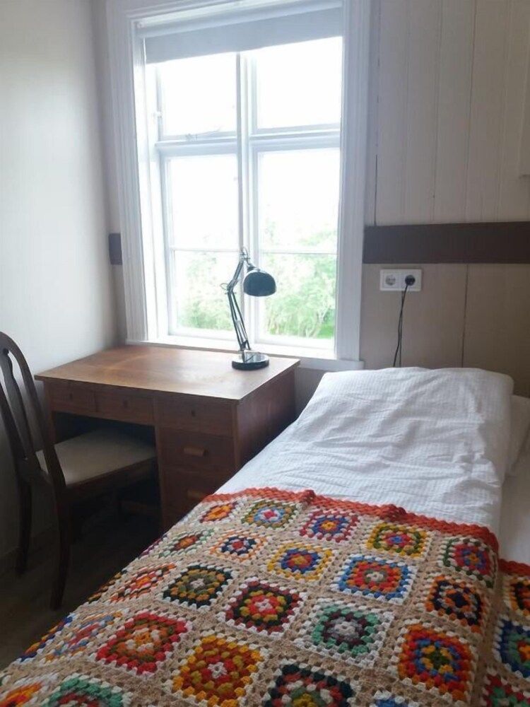Standard House, Shared Bathroom (6)