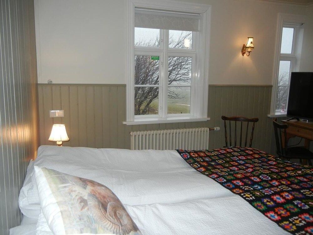 Double or Twin Room, Shared Bathroom (2)