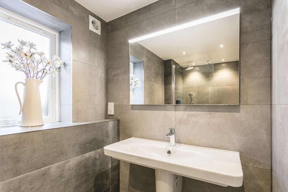 The Lodge Rooms @ Carus Green Luxury Double Room, Ensuite (Lodge 5 - Rydal) 5