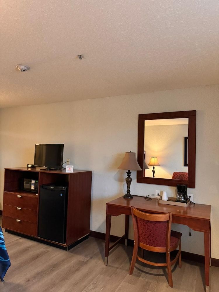 Hotel O Bien Venido Pearsall I-35 Room, 1 King Bed 6