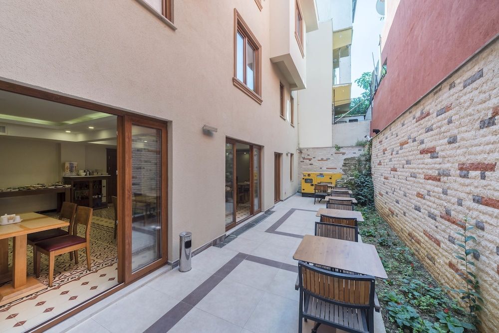 undefined Lalinn Hotel 6