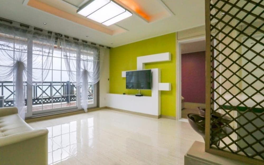 Busan O2 Pension Room (Room 302 (Ocean View)) 2
