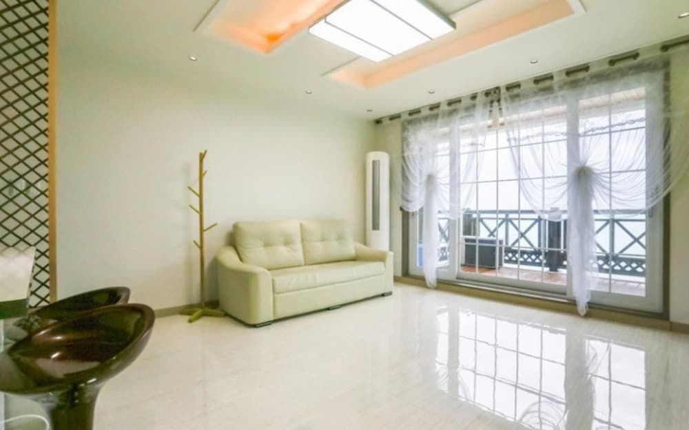 Busan O2 Pension Room (Room 302 (Ocean View)) 3