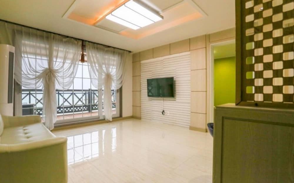 Busan O2 Pension Room (202 Ocean View) 2
