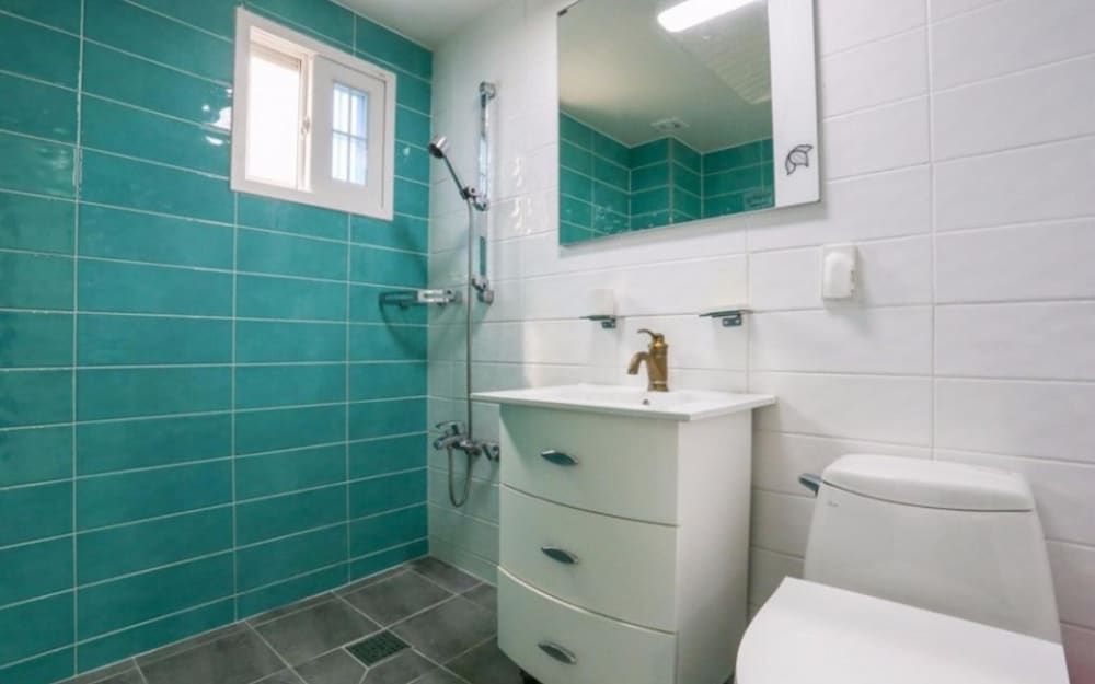 Busan O2 Pension Room (Room 302 (Ocean View)) 8