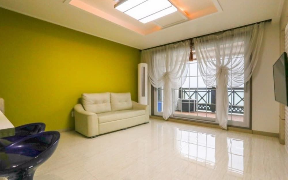 Busan O2 Pension Room (202 Ocean View)