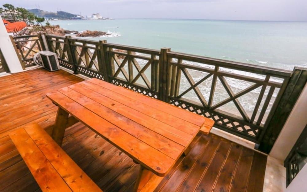 Busan O2 Pension Room (Room 302 (Ocean View)) 9