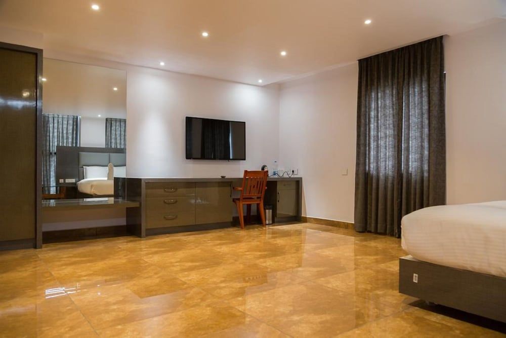 Hotel Hills Suite, City View 3