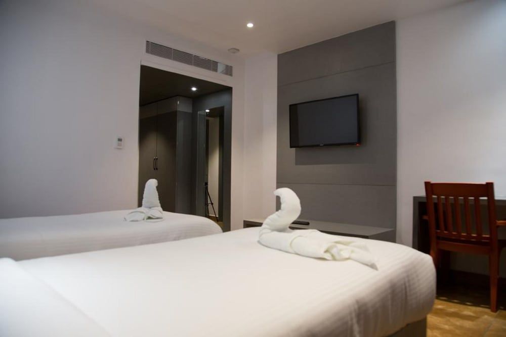 Hotel Hills Executive Room, Multiple Beds, City View 3