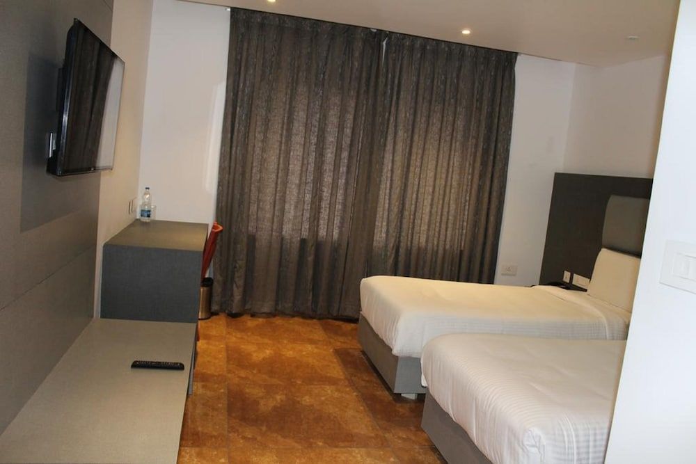Hotel Hills Executive Room, Multiple Beds, City View