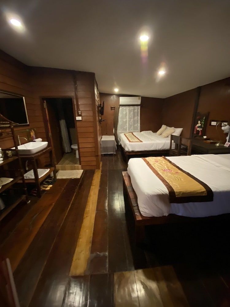 Reuan Vilawan Standard Triple Room 11