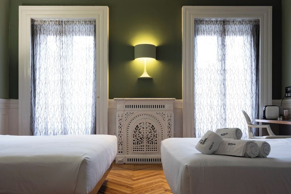undefined Petit Palace Lealtad Plaza 6