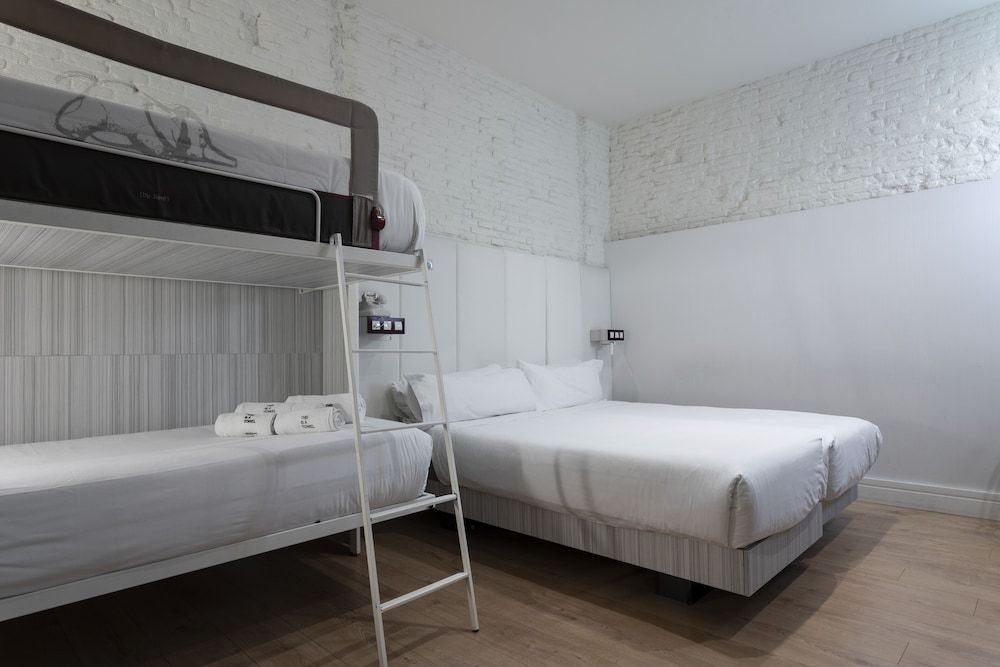 Petit Palace Lealtad Plaza