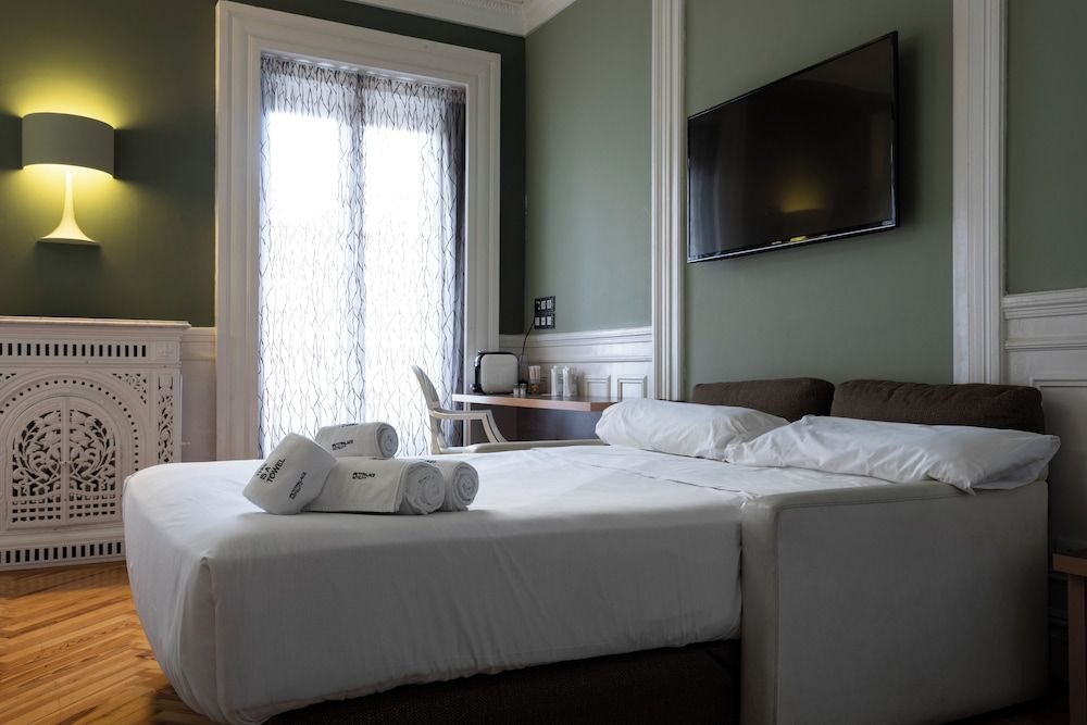undefined Petit Palace Lealtad Plaza 9