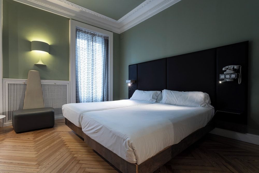undefined Petit Palace Lealtad Plaza 10