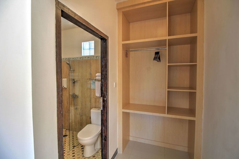 JnJ Guest House Deluxe Twin Room 5