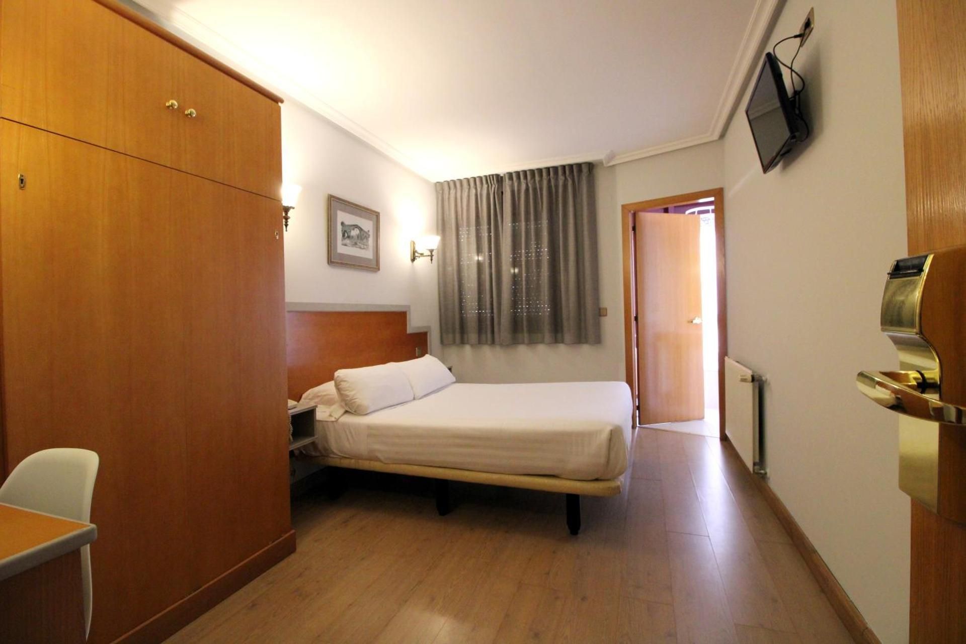 Basic Triple Room