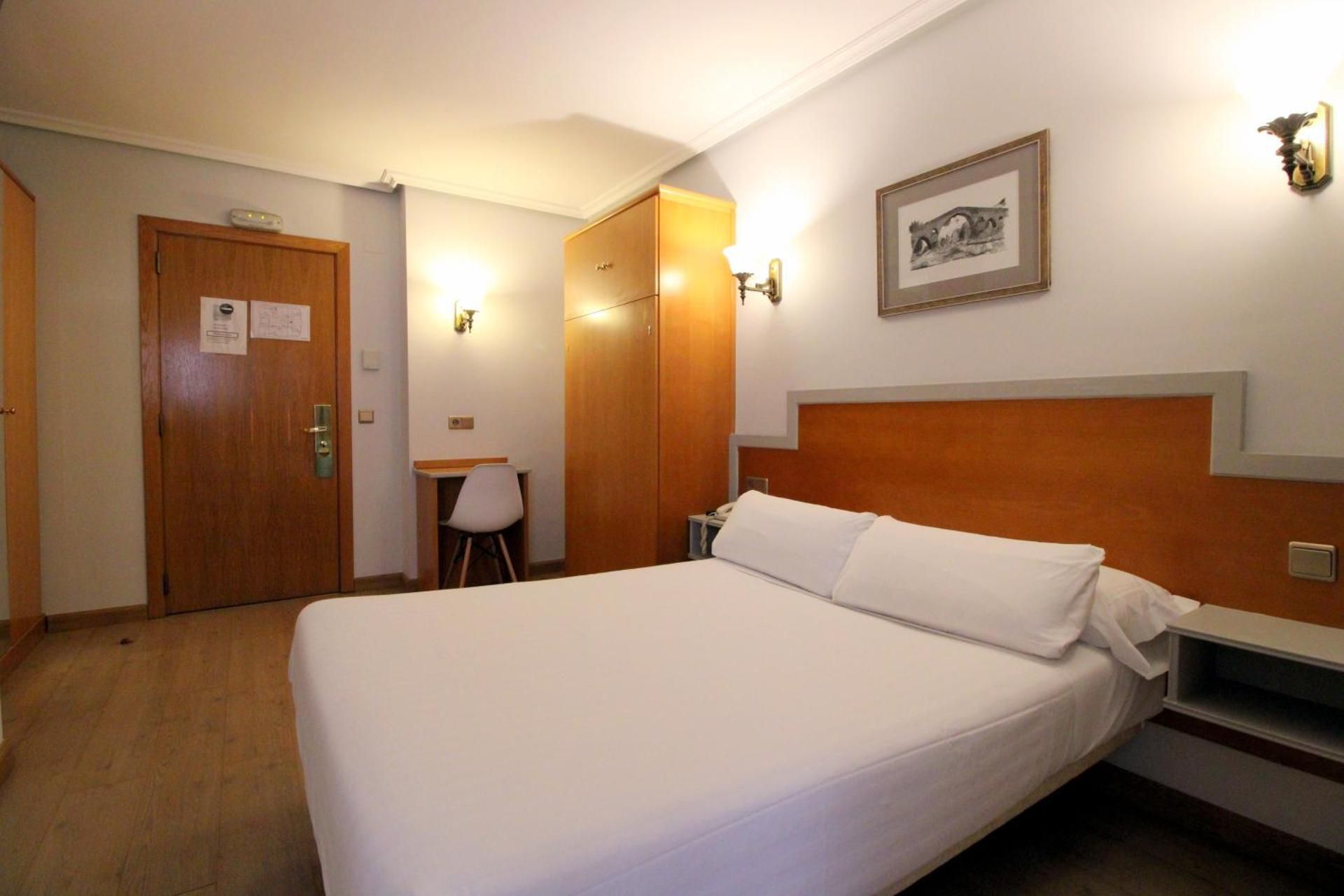 Basic Triple Room