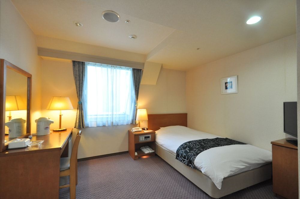 Semi Double Room, Smoking