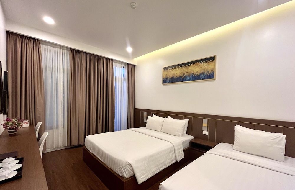 Marina Hotel Deluxe Family Room 5