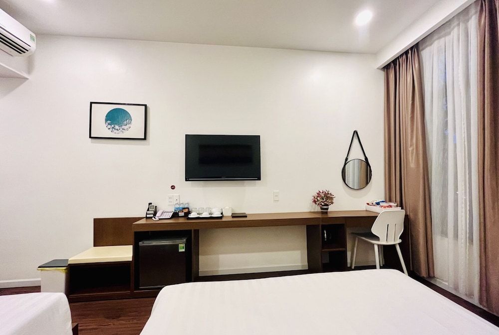 Marina Hotel Deluxe Family Room 13