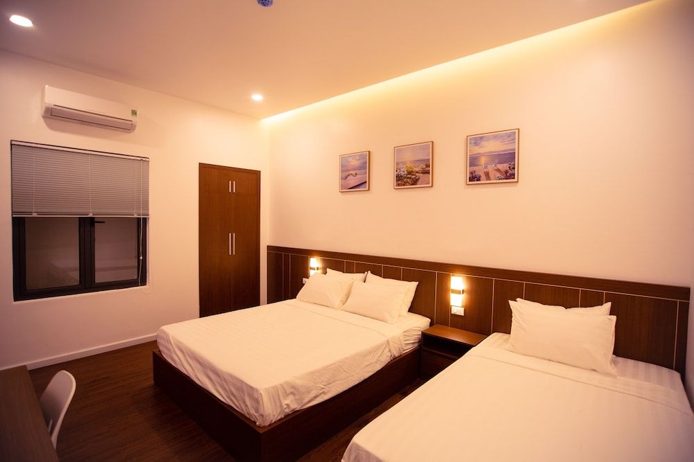 Marina Hotel Superior Family Room 4