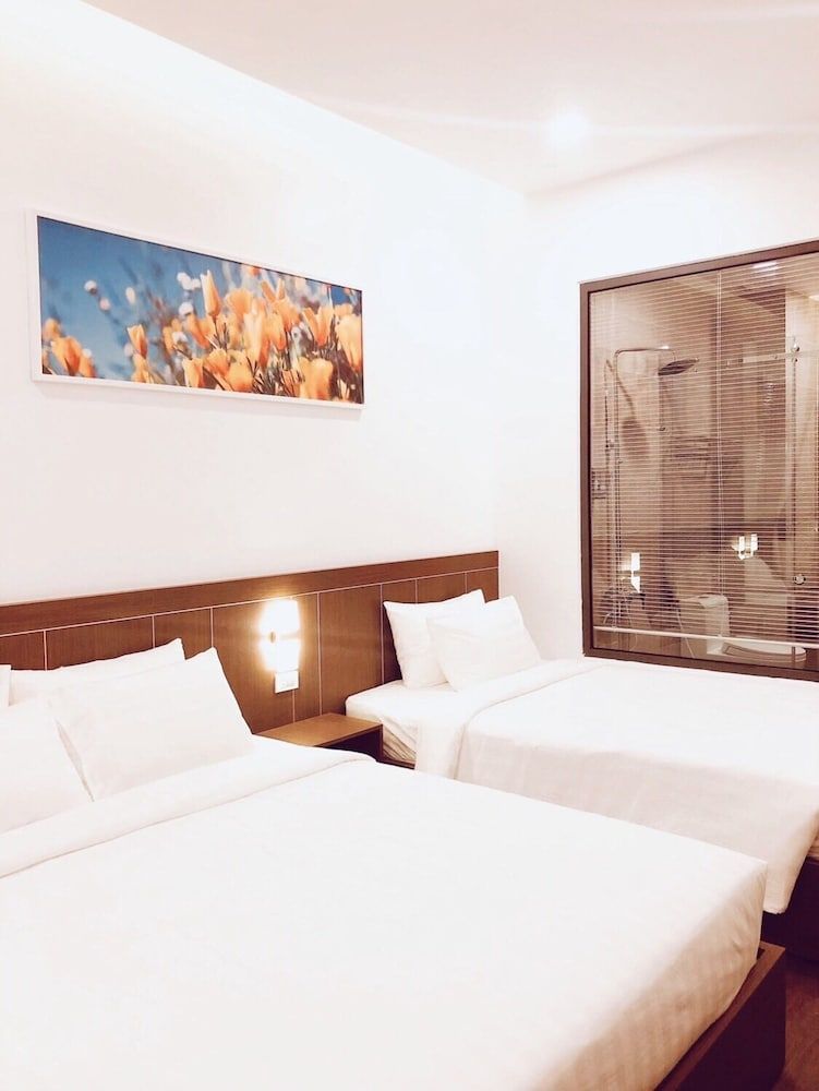 Marina Hotel Deluxe Family Room 3