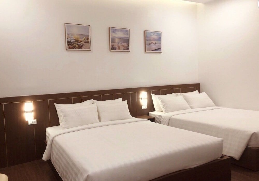 Marina Hotel Superior Quadruple Room 8