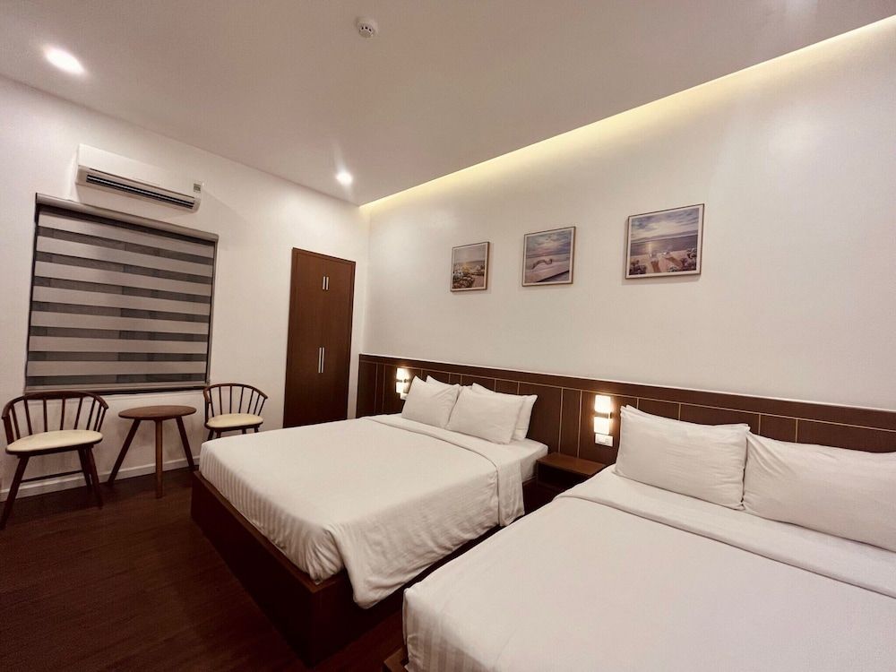 Marina Hotel Superior Quadruple Room 9