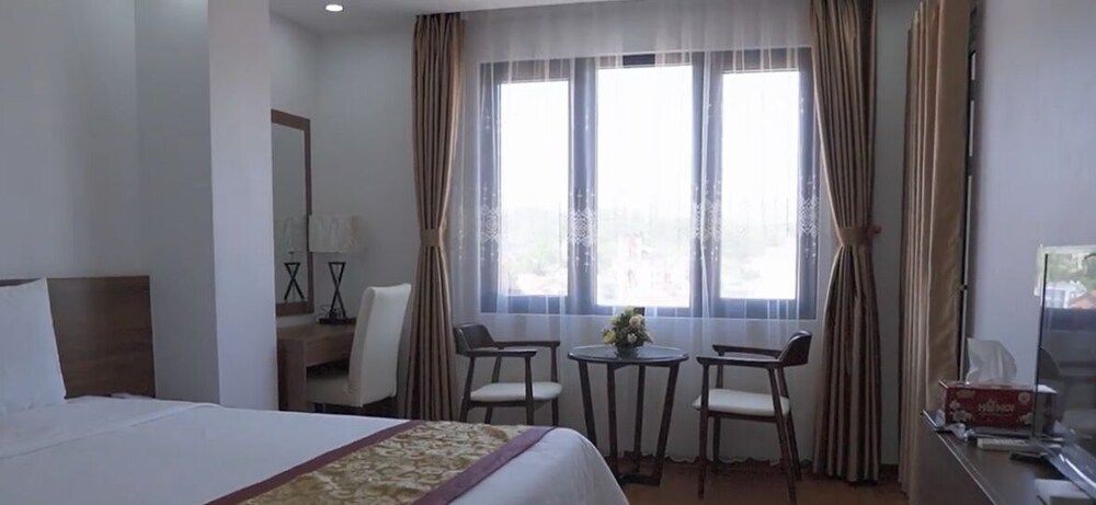Bao Ngoc Diamond Hotel Double Room, 1 King Bed 3