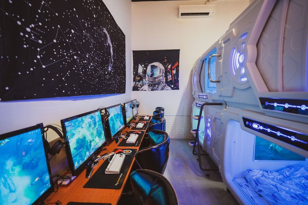 undefined Hashtag.Capsule.Hostel 2