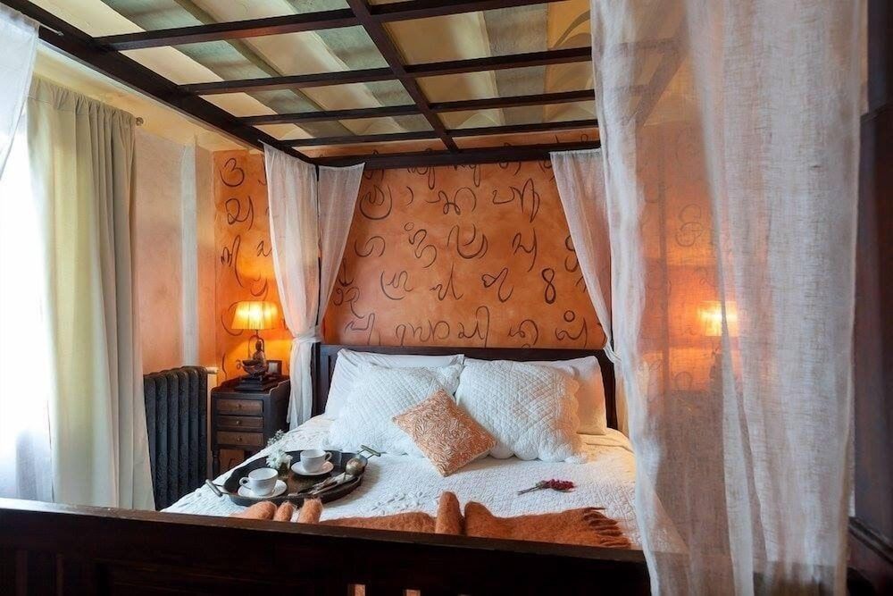 Hotel Boutique Valle de Oca Junior Studio Suite, Fireplace 5