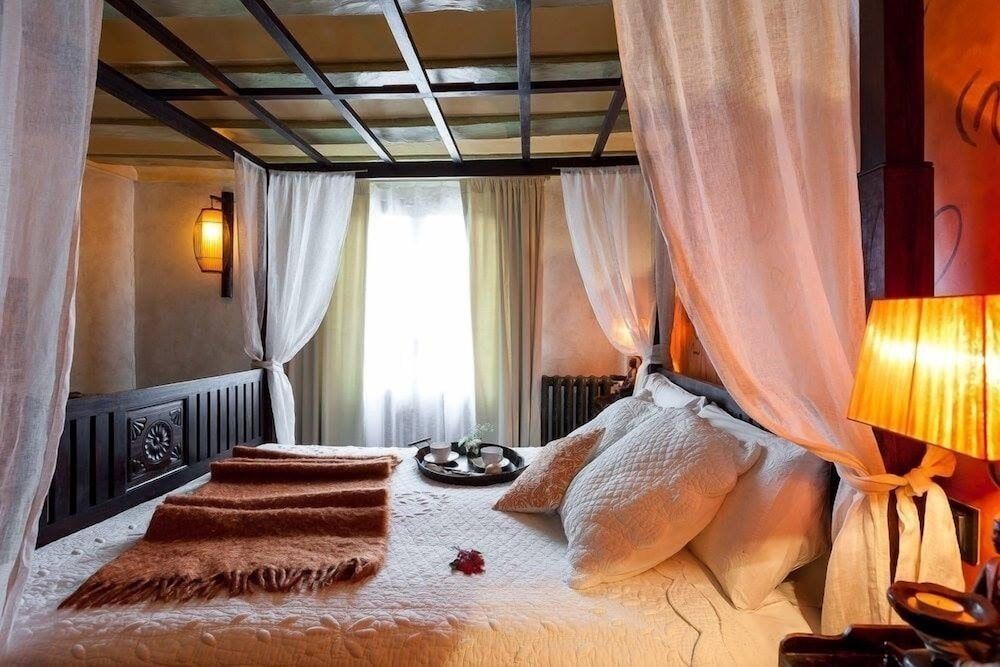 Hotel Boutique Valle de Oca Junior Studio Suite, Fireplace 2