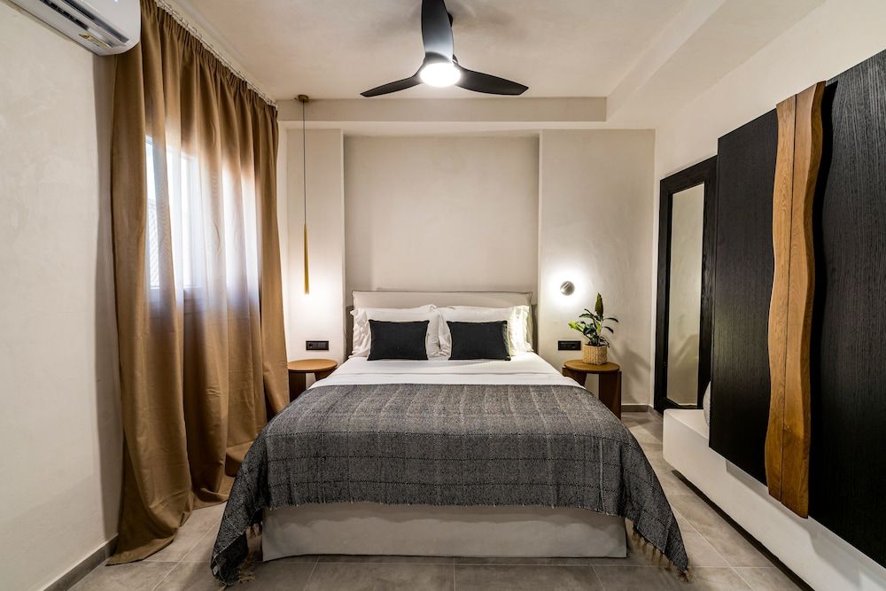 Amer Suites Fira Double Room 6