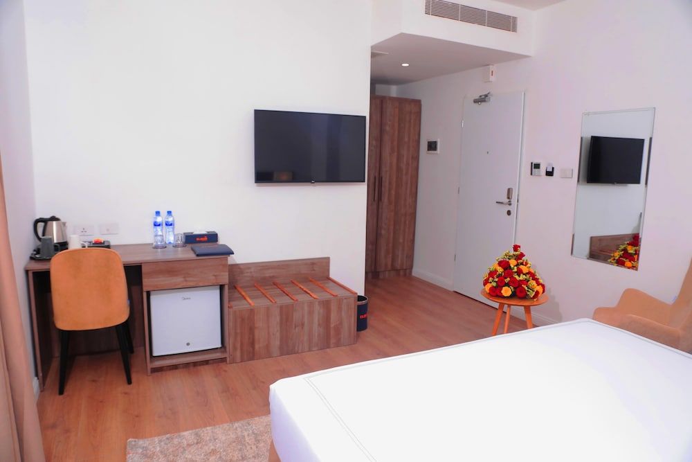 undefined Elmo's Hotel 10